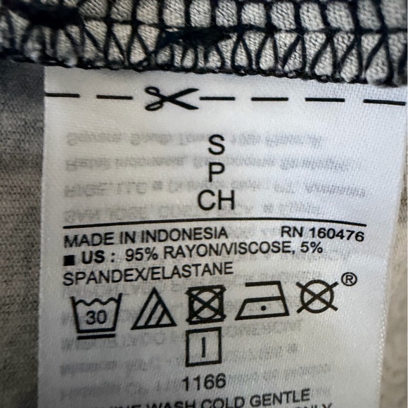 Old Navy Black and White Floral Midi Dress - Picture 5 of 5